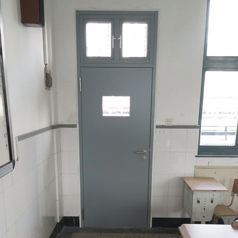 諾沃芬學(xué)校門