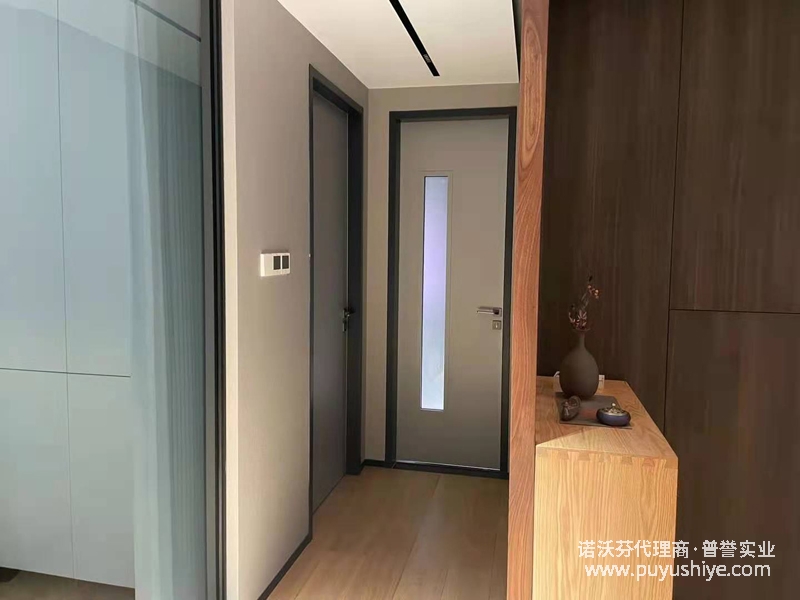 諾沃芬衛(wèi)生間門